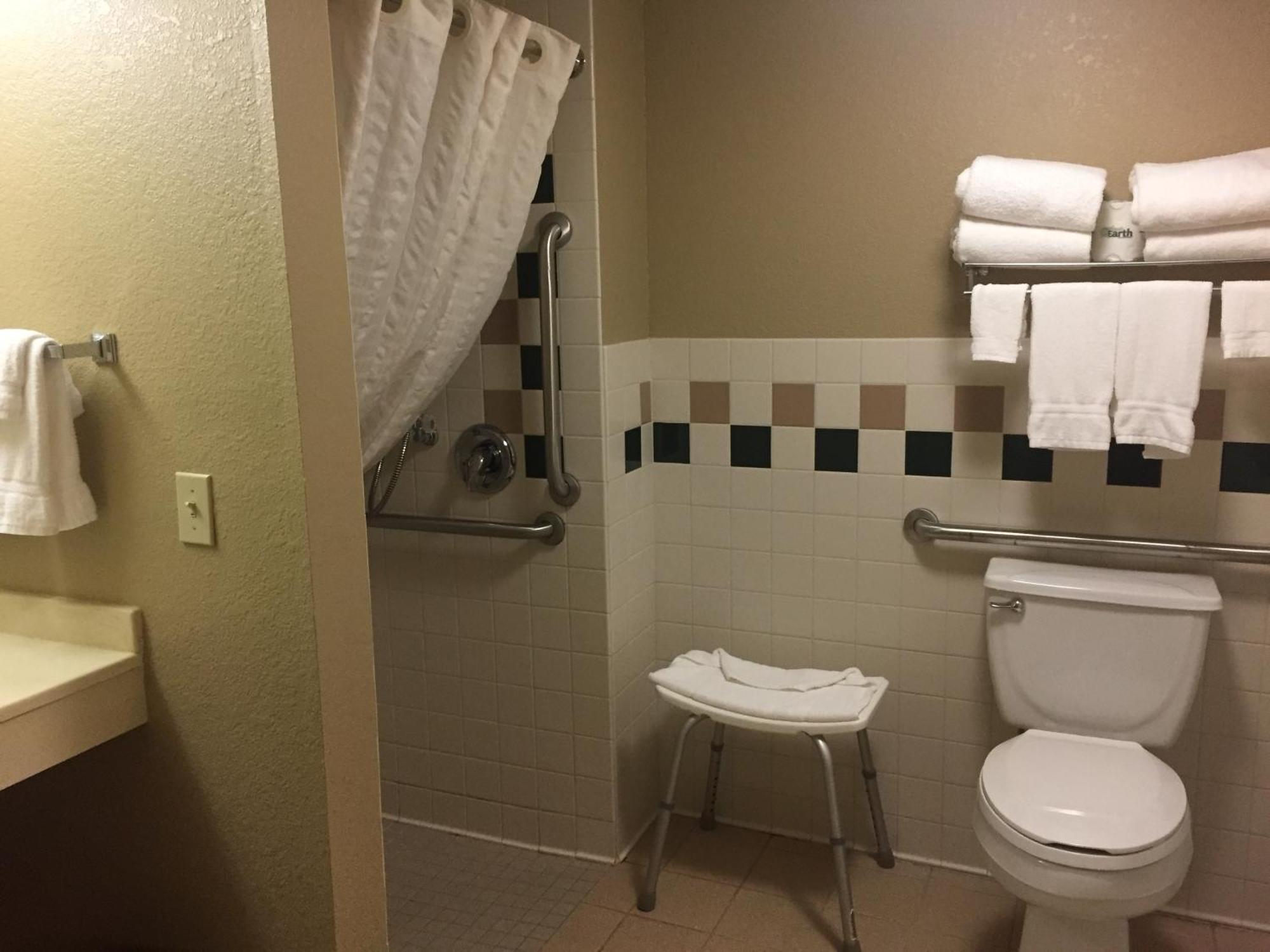 Boarders Inn And Suites By Cobblestone Hotels - Fayette Kültér fotó